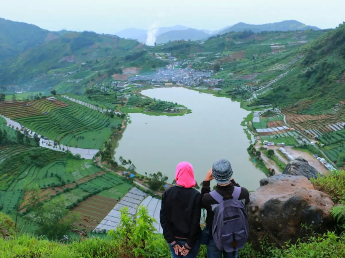 Lake scenery in the Dieng region